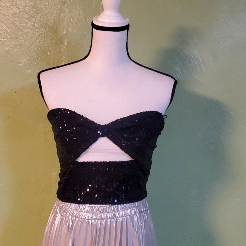 Nbd black sequin bow crop sz small